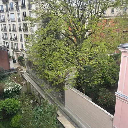Studio Entierement Renove Donnant Sur Jardin Arbore Dans Le Calme Absolu
